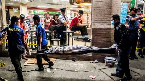 Investigaci�n policial en Manila (Filipinas) Daniel Berehulak, �The New York Times�. World Press Photo