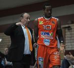 Tito D�az, junto a Larry Abia en el partido disputado en Llobregat. 