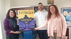 Los concejales Marga P�rez, Abel Cort�s y Victoria Morenza, con el cartel del entroido de Barbad�s.