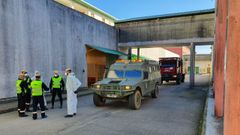 Agentes de la UME acudieron a la prisin de Teixeiro para realizar trabajos de desinfeccin de las instalaciones durante el primer confinamiento.