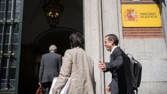 Jueces y fiscales entrando este martes al Ministerio de Justicia.