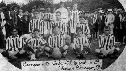 Sporting de 1911 con pantaln blanco