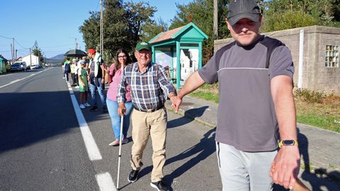 CADENA HUMANA DESDE EL HOSPITAL DEL BARBANZA AL CENTRO DE SALUD PARA PEDIR UNA SANIDAD PUBLICA DE CALIDAD