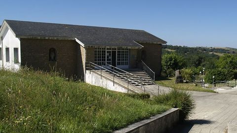 El nico alojamiento existente en Dozn es un albergue pblico de peregrinos