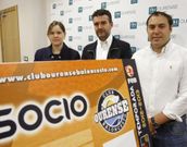 El presidente del COB - en el centro- detall� la campa�a de socios
