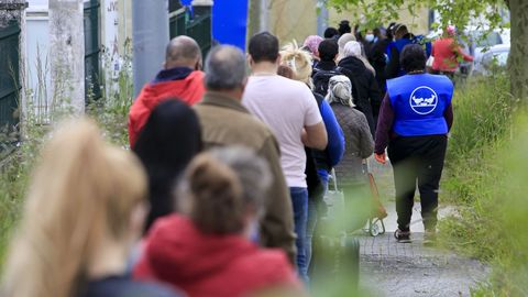 Colas en el banco de alimentos de Lugo
