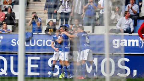 Gol Tejera Real Oviedo Lugo Carlos Tartiere.Los futbolistas azules celebran el gol de Tejera ante el Lugo