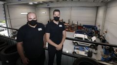 Francisco L�pez Vidal y Francisco L�pez Teijeiro, en las instalaciones que acaba de abrir KM 0 en el pol�gono de Landrove