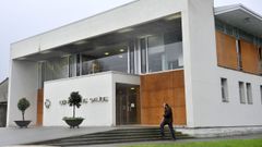 Entrada principal del centro de salud de Cari�o