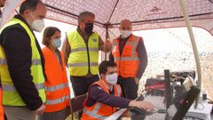 Los cargos de la Xunta, durante la demostraci�n de trabajos con drones en Rozas