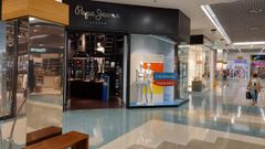 Tienda de Pepe Jeans, que cerr� definitivamente sus puertas este martes en el Ponte Vella