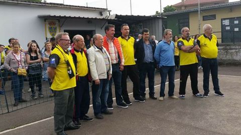 Un momento de la concentración de ayer en el campo de fútbol de Jove