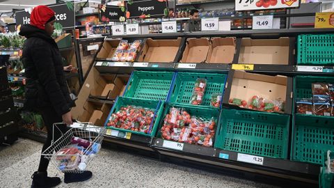 Las estanter�as de supermercados como Morrisons carec�an este mi�rcoles de muchos de sus productos