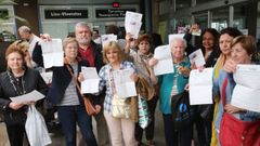 Vecinos de Chapela acuden a pedir la tarjeta de Vitrasa al concello