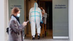 Sanitarios, a las puertas del Hospital Cl�nico de Valencia