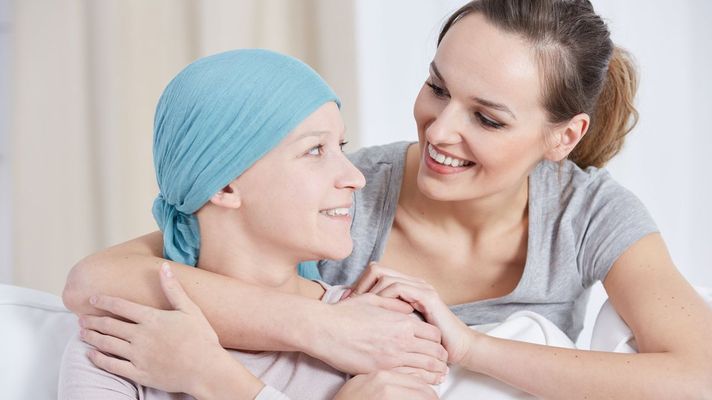O c�ncer �pad�ceo� tam�n quen a acompa�a �s consultas, agarda os resultados e coida pola noite. 