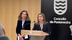 Las concejalas del PP Silvia Junco y pepa Pardo, este mircoles en el Concello de Pontevedra 