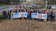 Pont�n, junto a representantes de del BNG da Costa da Morte, esta ma�ana junto al peaje de B�rtoa