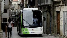 El veh�culo por la r�a Real el d�a en que empez� a prestar servicio, el 5 de mayo del 2011.