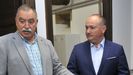 Ángel García Seoane, alcalde de Oleiros, y José Ramón Rioboo, regidor de Culleredo durante una visita al pazo de Arenaza.