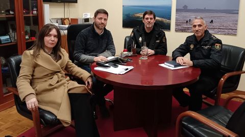 Reuni�n entre el alcalde de Cambados y representantes de la Polic�a Nacional celebrada en Cambados
