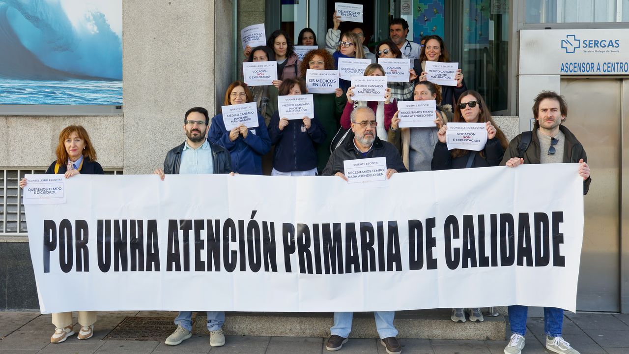 Solo quince médicos del área de A Coruña secundan la huelga de atención primaria, según el Sergas