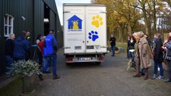 P�a, con Xana y su padre, antes del viaje en el refugio de Siero. 


