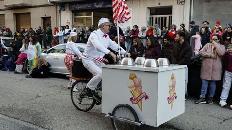 Gran desfile en Xinzo de Limia en el d�a grande del entroido