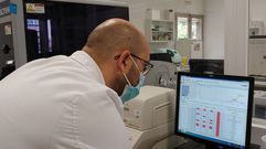 As� funciona, desde dentro, el laboratorio de Microbiolog�a del CHUO