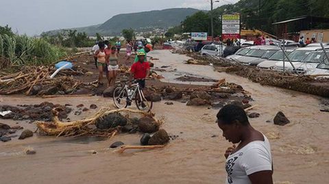 La destrucci�n dejada por el paso de Erika por este peque�o territorio caribe�o fue de �proporciones �picas�