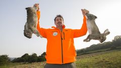 Un cazador de conejos de Coristanco, en el inicio de una temporada de caza.