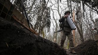 Un soldado ucraniano en la localidad de Pokrovsk, en el Domb�s