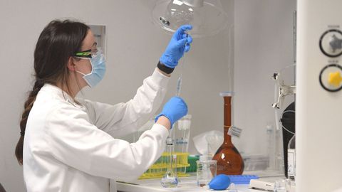 Vista general de un qu�mico anal�tico en la sede de AstraZeneca en Sydney, Australia