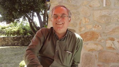 Juan Ram�n Vidal Roman�, catedr�tico em�rito de Geolog�a de la UDC.