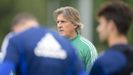 Sergio Egea charla con los jugadores al comienzo de la segunda sesi�n del lunes