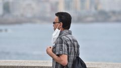 Primer d�a de uso obligatorio de la mascarilla en A Coru�a