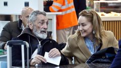 La actual presidenta del Celta, Mari�n Mouri�o, y su padre y antecesor, Carlos.