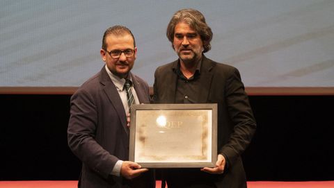 Alfonso Novo recibiendo el premio en Segovia