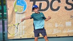 El burelense Thiago da Silva, del Club de Tenis Foz, en acci&oacute;n en uno de sus &uacute;ltimos partidos