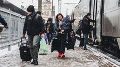 Varios ucranianos llegan a la estación de Kiev para huir del avance de las tropas rusas
