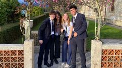 De izquierda a derecha, Manuel Veiga, Claudia Pico, Carmen �nguez y �ngel Gallego, el s�bado en O Carballi�o, donde se celebr� la fase clasificatoria de la categor�a de Bachillerato del Parlamento Xove.