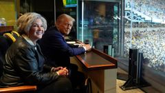 Susie Wiles con Trump en el palco de los New York Jets.