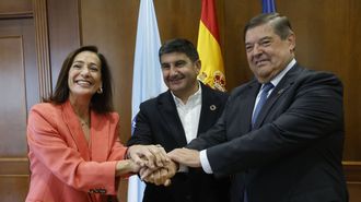 El delegado del Gobierno Pedro Blanco con Julio Abalde y Obdulia Taboadela