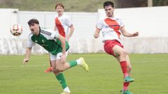 Jairo Campo persigue el bal�n en un lance del encuentro ante el Mi�o.