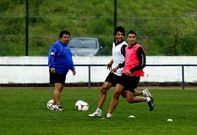Milo Abelleira, observa el trabajo durante un entrenamiento de Pacheco y Crist�bal.