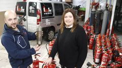 Maikel e Ana, nas instalaci�ns de Extinsar