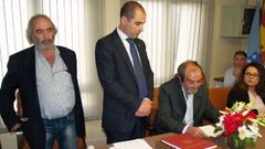 H�ctor Corujo, segundo por la izquierda, es el nuevo alcalde de O Incio