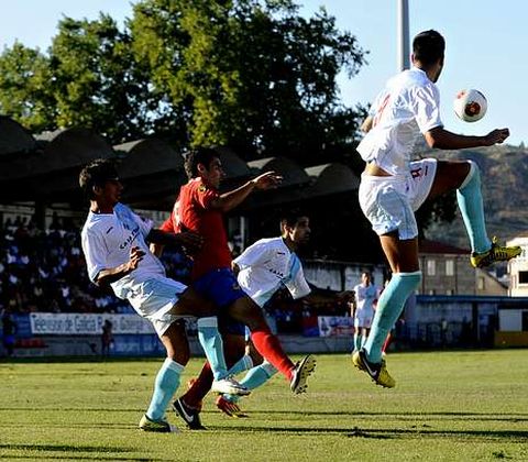 Al Compos le cost� crear peligro ante un Ourense siempre bien resguardado.
