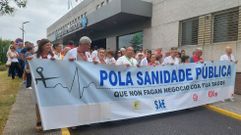 La concentraci�n se desarroll� este mediod�a en la entrada principal del hospital comarcal