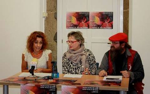Paku Granxa present� ayer la obra en el museo acompa�ada de la edil Marisa �lvarez y Dami�n Paio.
